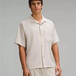 Lululemon Mens Button Down Camp Collar Short Sleeve Shirt Tan XL
